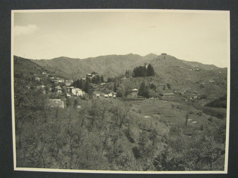 Liguria. Alta valle Scrivia. Tercesi nei pressi del Colle della Scoffera, 26 maggio 1954. Fotografia originale
